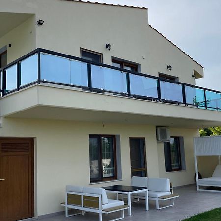 Serenity House 埃帕诺米 外观 照片