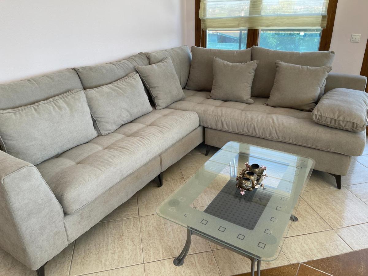 Serenity House 埃帕诺米 外观 照片